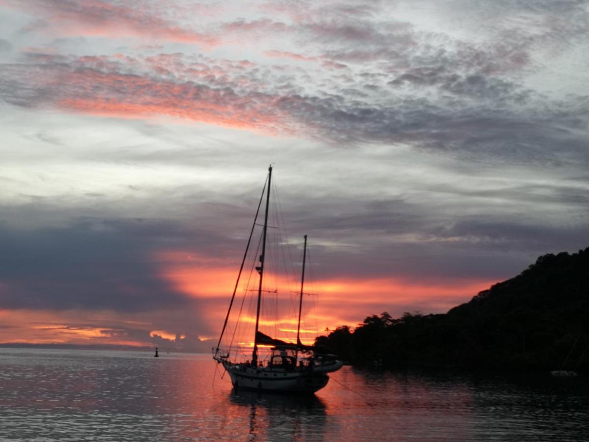 Cafe Del Mar Sapzurro Bed & Breakfast Bagian luar foto