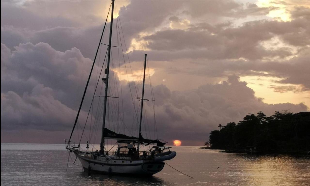 Cafe Del Mar Sapzurro Bed & Breakfast Bagian luar foto