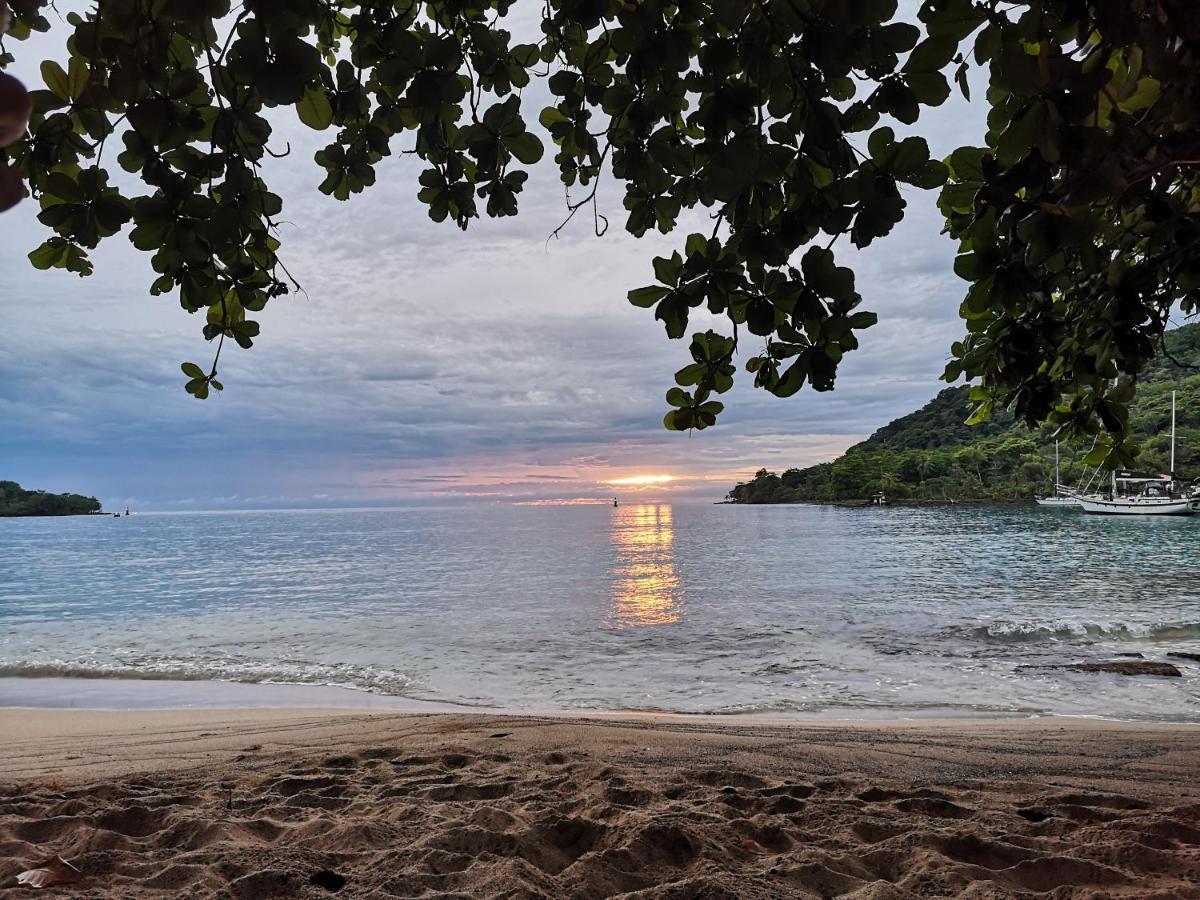 Cafe Del Mar Sapzurro Bed & Breakfast Bagian luar foto