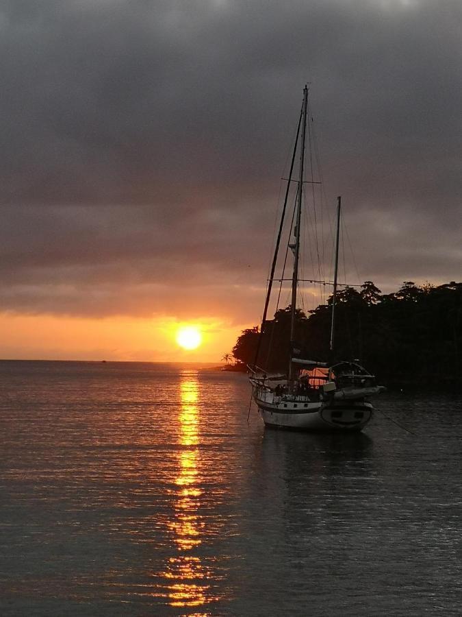 Cafe Del Mar Sapzurro Bed & Breakfast Bagian luar foto