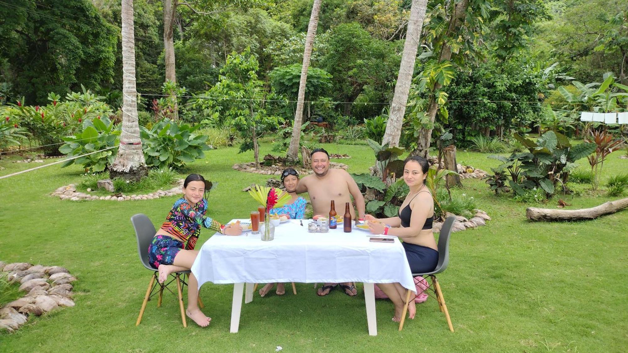 Cafe Del Mar Sapzurro Bed & Breakfast Bagian luar foto