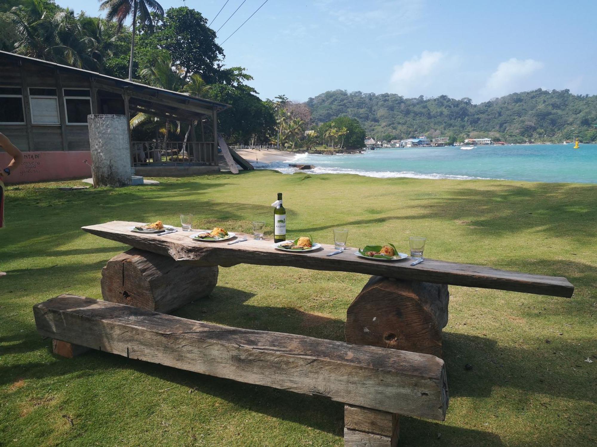 Cafe Del Mar Sapzurro Bed & Breakfast Bagian luar foto